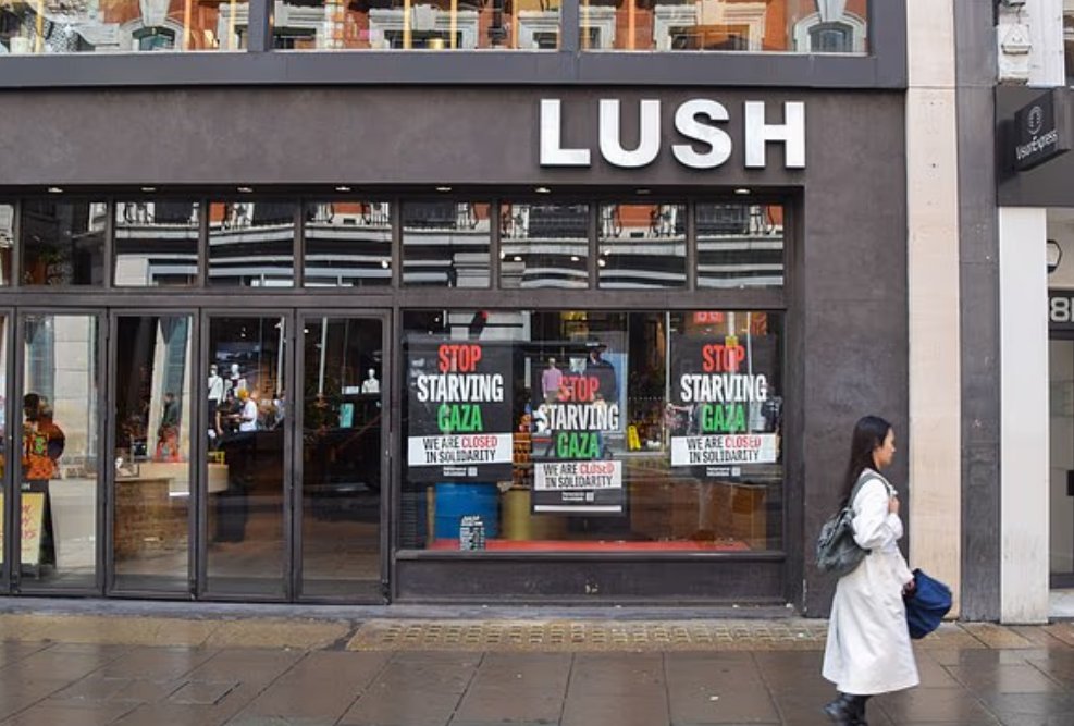 TheGriftReport's tweet image. 🚨UK NEWS: Lush founder says anti-woke backlash is just 'bigots' moaning and tells people to stay out of his stores if they don't like pro-Gaza stance