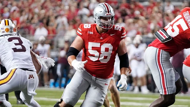 Bucknuts247's tweet image. The #Buckeyes will start a new player at right guard against #Miami in the #CFBPlayoff. Who it will be is still being determined.

✍️ @davebiddle 
247sports.com/college/ohio-s…