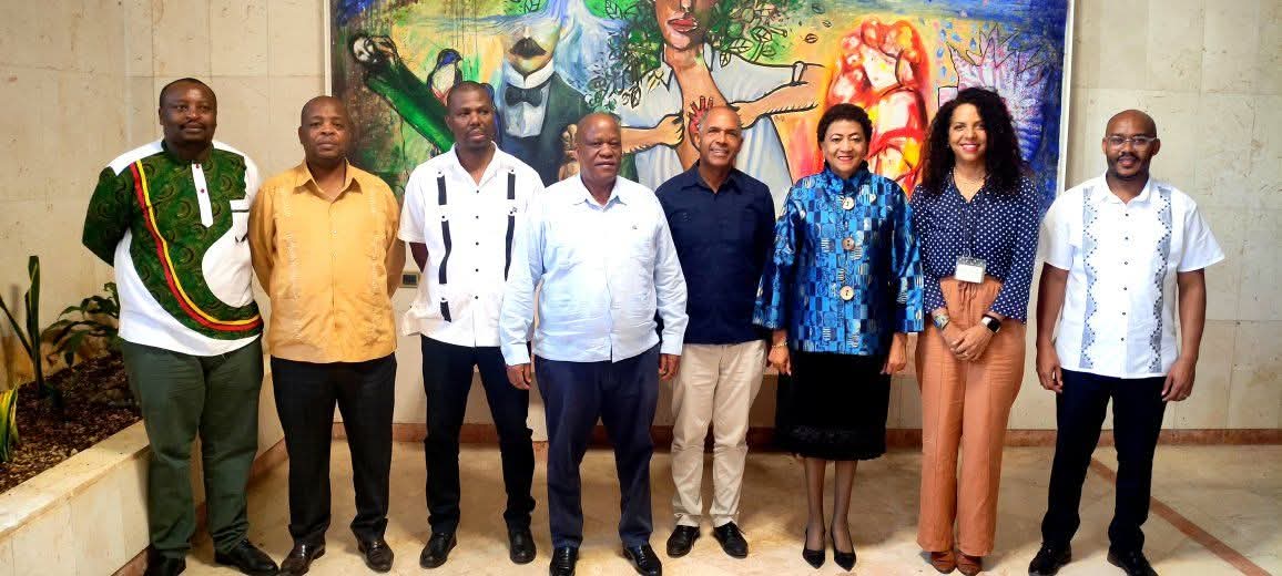 CubaMINREX's tweet photo. 🇨🇺🤝🇿🇦| El director de África Subsahariana @CubaMINREX, Luis Alberto Amoros, sostuvo un fraternal y provechoso encuentro con su homólogo sudafricano, Bingo Thamaga, director de Centroamérica y Caribe del Departamento de Relaciones Internacionales y Cooperación, y su delegación. https://t.co/XSHCmaYY00