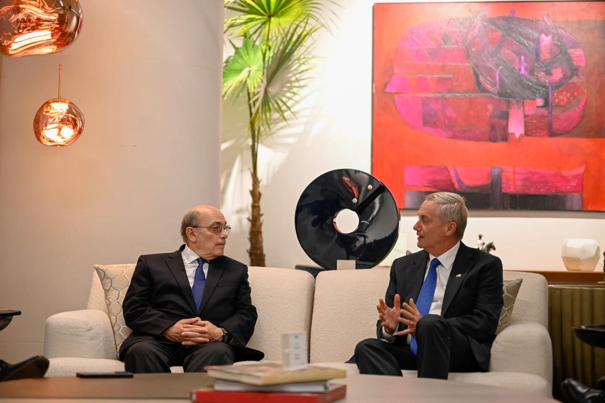 NoticiasTorreTagle | El canciller Hugo de Zela saludó al presidente electo de Chile, José Antonio Kast, durante su escala en Lima rumbo a Ecuador. En el encuentro de cortesía, el líder chileno