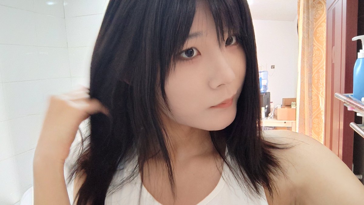 昨天才搬回娘家，休养一段时间应该就能重新出门了。先发点以前的照片，最近奶子胀得难受，我怀疑是被前任气的，奶子气胀了就给我气出奶水了
#伪娘 #伪娘の日常 #可爱的男孩子 #女装CD #女装子 #男娘 #伪娘 #可爱的男孩子 #男の娘 #线下