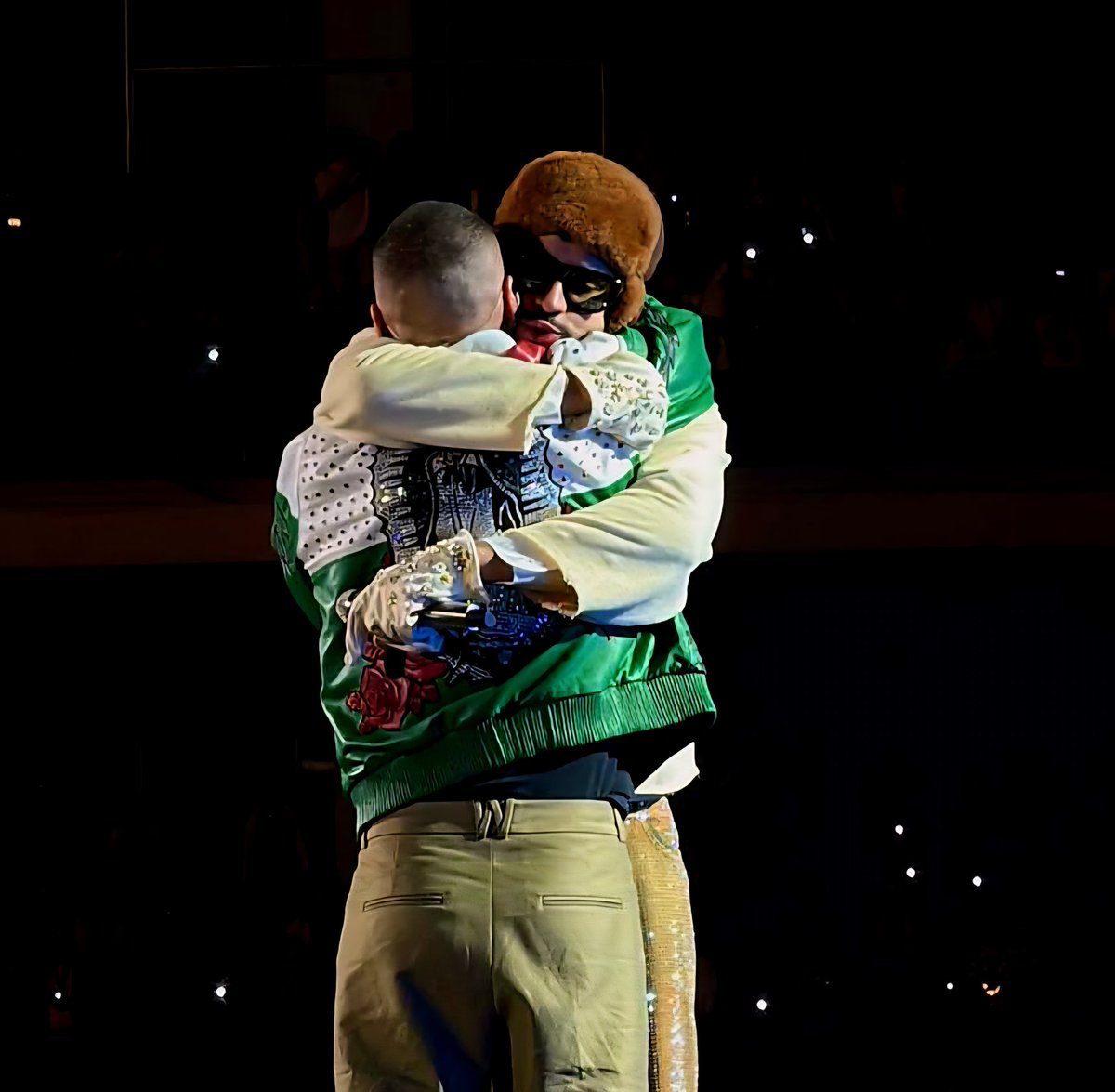 J Balvin y Bad Bunny se reconcilian. Mañana habrá muchos bebés Benito Balvin registrados en el registro civil.