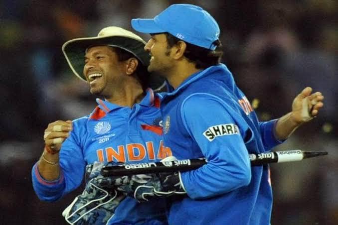 criczenify's tweet photo. A DEFINING DATE! 🇮🇳🗓️
🔹 2004: MS Dhoni makes his International Debut. 🚁
🔹 2012: Sachin Tendulkar retires from ODIs. 💔
A bittersweet date in Indian cricket history. 🐐🤝🐐
#MSDhoni #SachinTendulkar #OnThisDay #TeamIndia https://t.co/cIfShhdLM2
