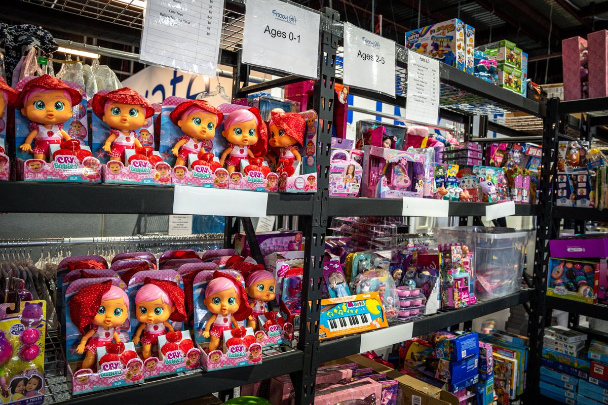 KyleClark's tweet photo. Emergency requests to help a struggling family have a Christmas come to @apreciouschild from 70+ partners across Colorado. They run an amazing 10,000+ kid gift drive. Parents/caregivers are given wrapping paper so they can join in the joy. Even $5 helps: https://t.co/zlaLlFp6Tg https://t.co/bm0G2QNfbz