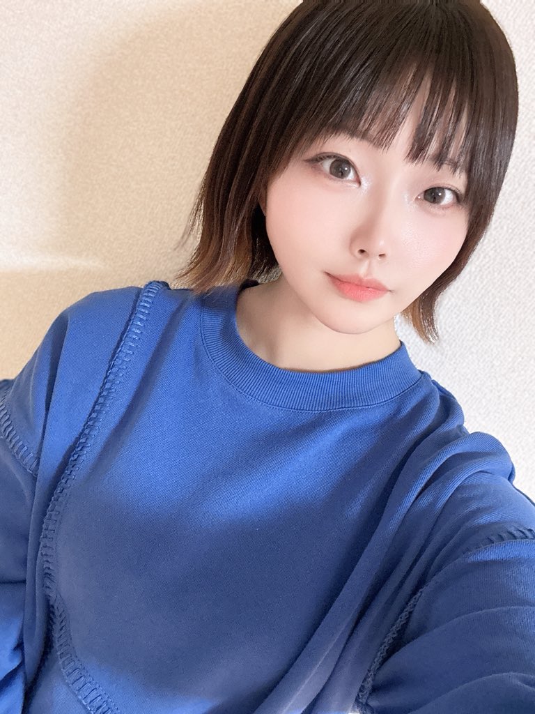 まったり生きています( ¨̮ )
前髪短くなったら世界が良く見えるよ〜👀
外ハネショート好評で嬉しい🫶🫶