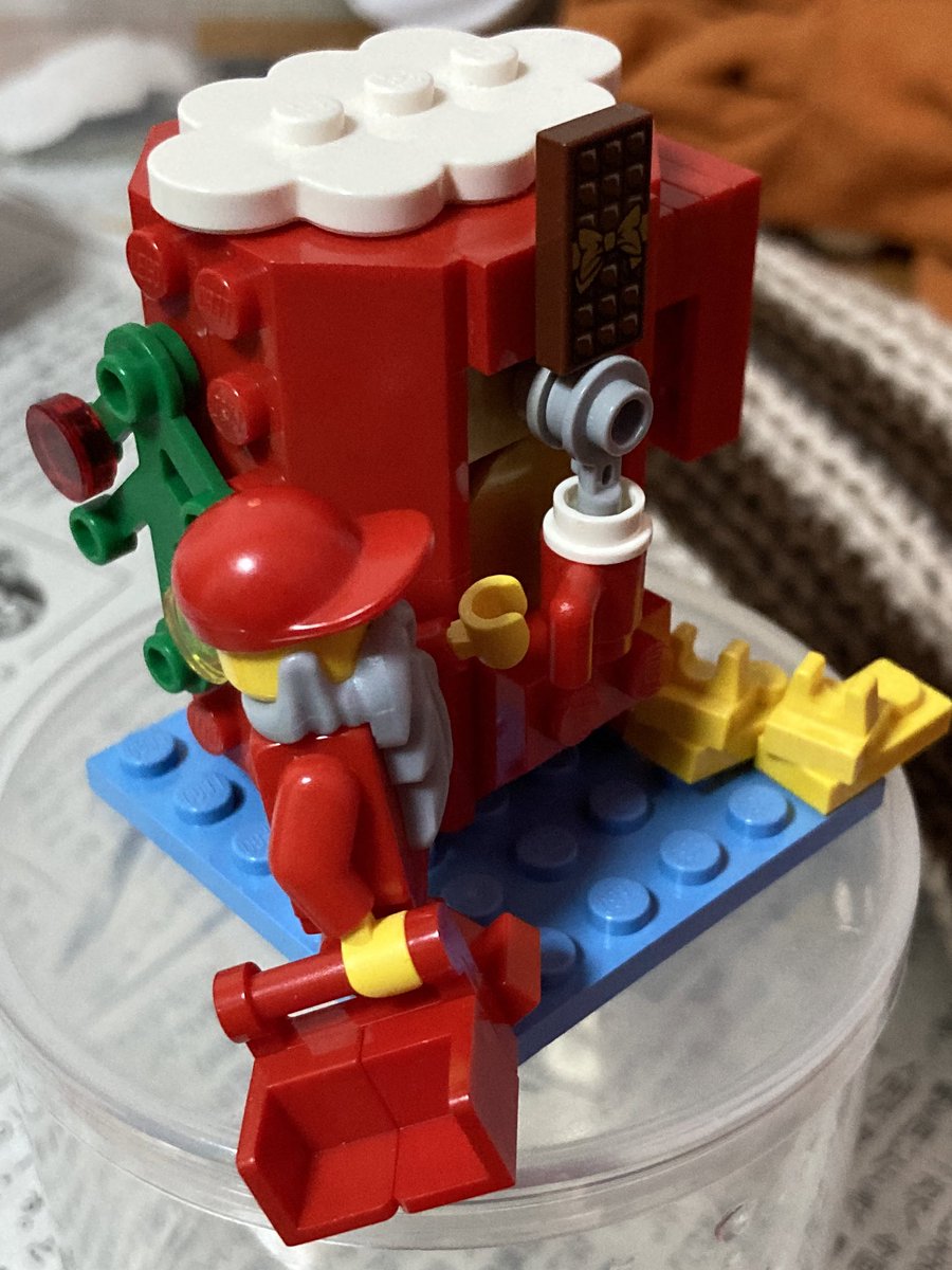 vemster8's tweet photo. #lego #レゴ 40776の真似したチョコレートの自動販売機🍫 https://t.co/8hNjqqTFF8