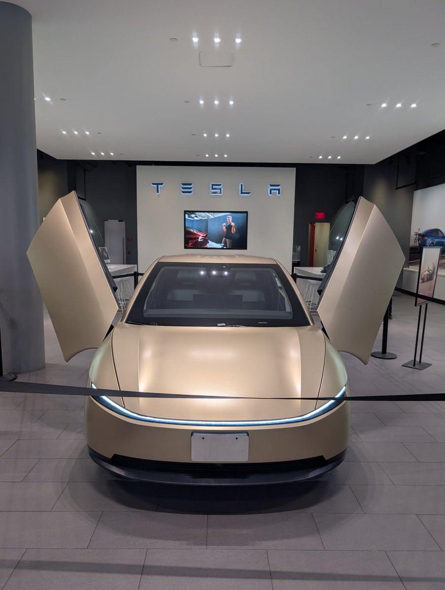 Teslaconomics's tweet photo. The Tesla Cybercab looks like an engineering work of art from all angles, I can’t wait till the day I can buy one or even just get on a ride https://t.co/rO3XGJaETy