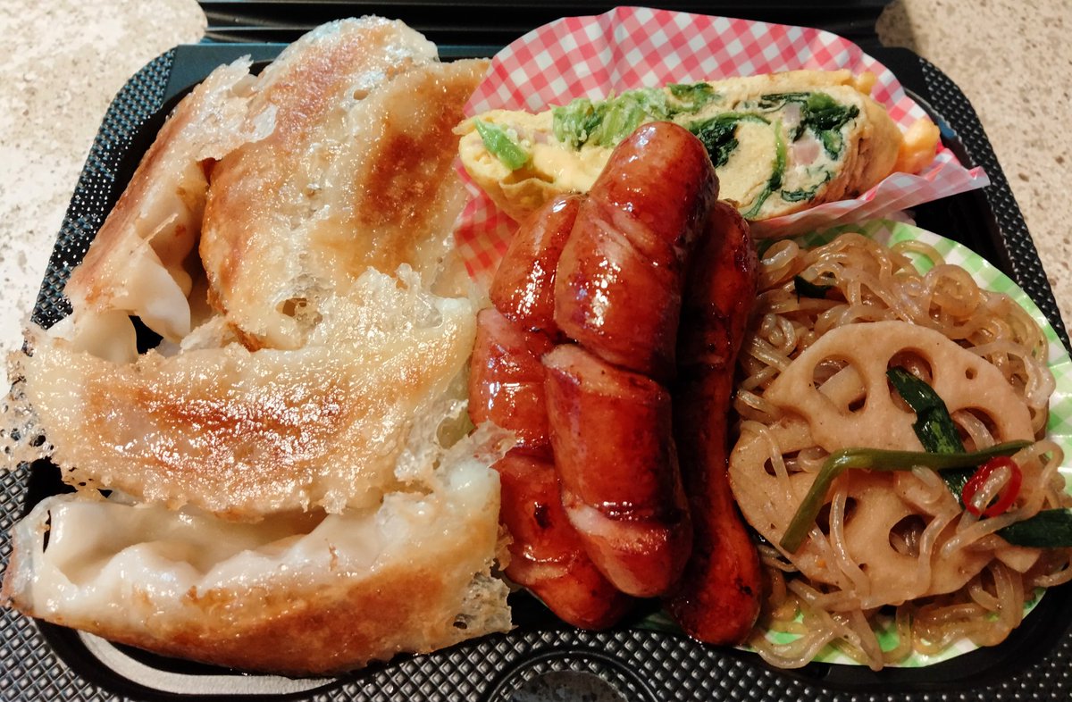 🥢今日のお弁当

今日は餃子弁当です❢

#お弁当記録 
#お昼ご飯