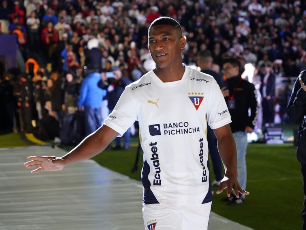 andresaulestiag's tweet photo. 🚨| Carlos Gruezo ➡️ Santos Laguna 🇲🇽 #TodoCerrado 🤝✅
El jugador deja Liga de Quito y llegará al fútbol azteca. Se va como jugador libre al haber concluido su vínculo con LDU.
ℹ️ @CLMerlo https://t.co/abZggDK1U8