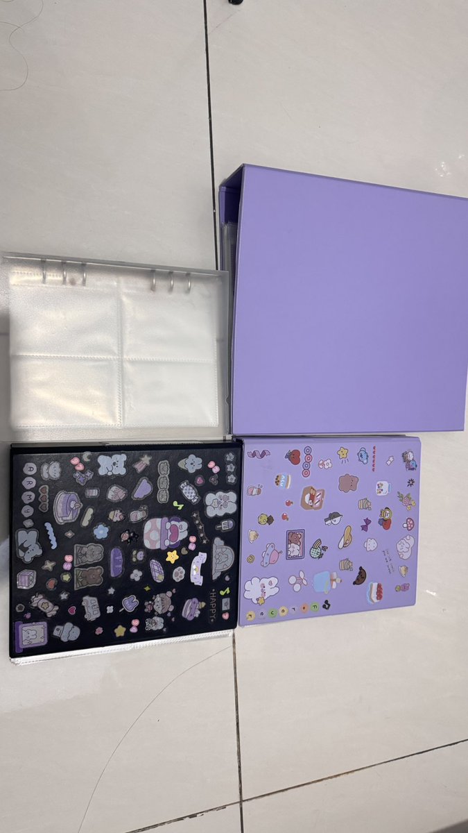 hi guyss, ada yang mau ini ga yaa? ada 2 binder mpc, 1 binder pc &amp; 1 binder posca. aku lagi mau ngurangin barang dan sayang rasanya kalo dibuang🥲