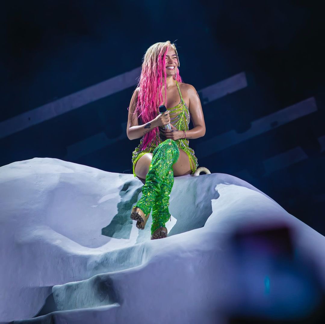 Feliz navidad 🎁 🎄 <a href="/karolg/">LABICHOTA</a> ojalá en 2026 puedas seguir curándonos con tú musica y poder disfrutar de ella en directo junto a ti. 💗🎊🥳