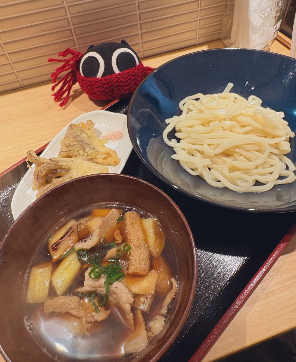 今日は病院で午前お休みだったからランチ食べたり時間までお茶しばいたりしてきた
٩( ᐛ )و＜ｶﾞﾝﾊﾞｯﾃﾊﾀﾗｸｿﾞｰ
病院帰りにたまに入るカフェの店員さんがいつも気持ちが良くて当たり前にやってる事なのかもだけど価値ってこういう所に現れるなと✨あとふらっと入ったおうどんも美味でした😋