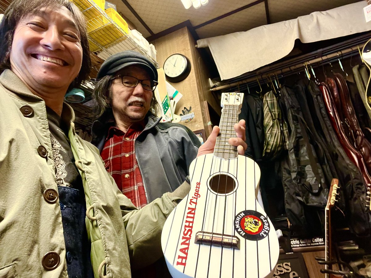 ulfulkeisuke's tweet photo. グラスホッパーギターズ小山さんが還暦のお祝いにプレゼントしてくれた。
ありがとうございます！ https://t.co/uGya69DaBA