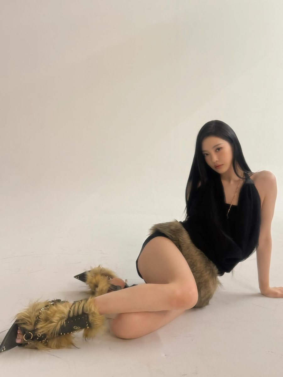 lsoulofficiel's tweet photo. NINGNING from aespa (@aespa_official) with Ciber Jump from NOV3M Collection by LSOUL.  

#LSOUL #NINGNING #닝닝 #宁艺卓 #닝이줘
#aespa #æspa #에스파 https://t.co/kU5fz5Bqpj
