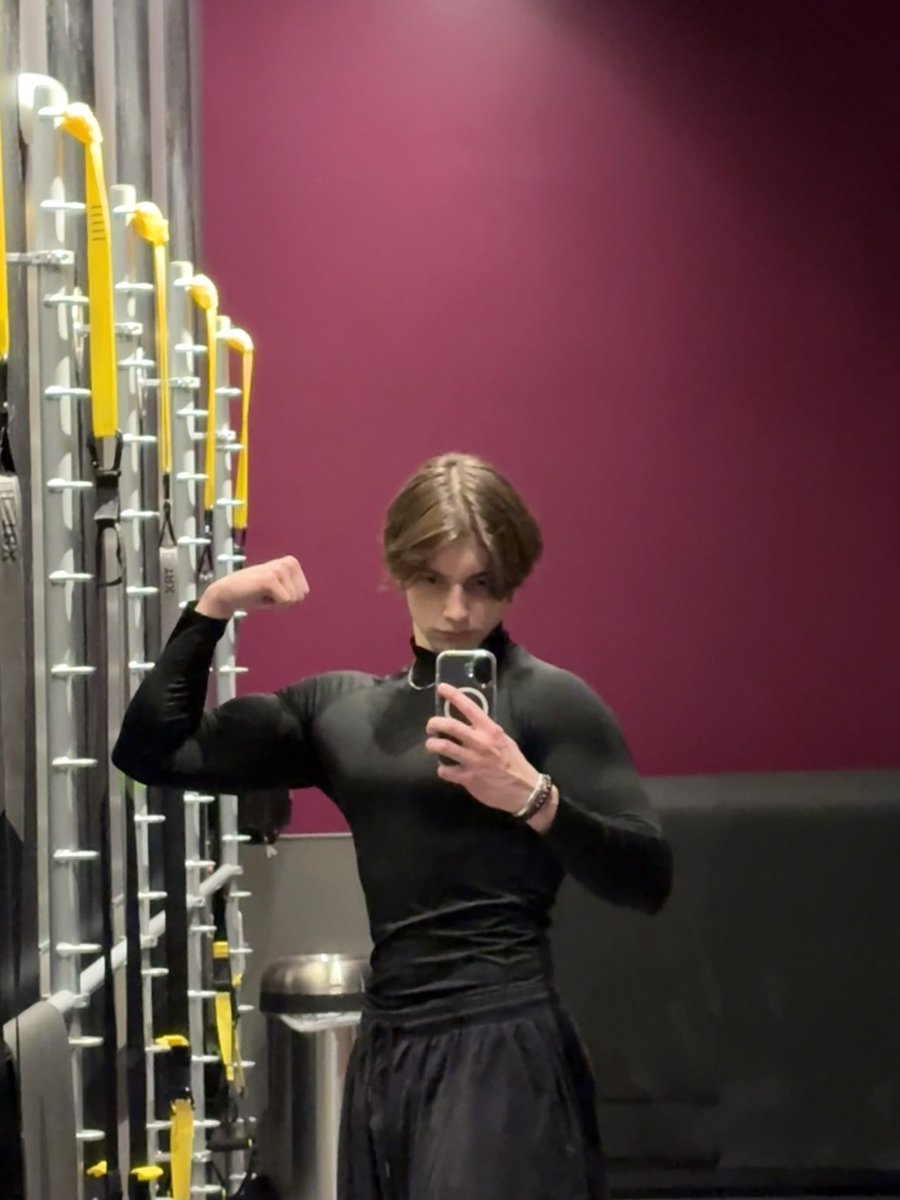 Danbeef2's tweet image. Listening to gackt in the gym having the time of my life highly recommend