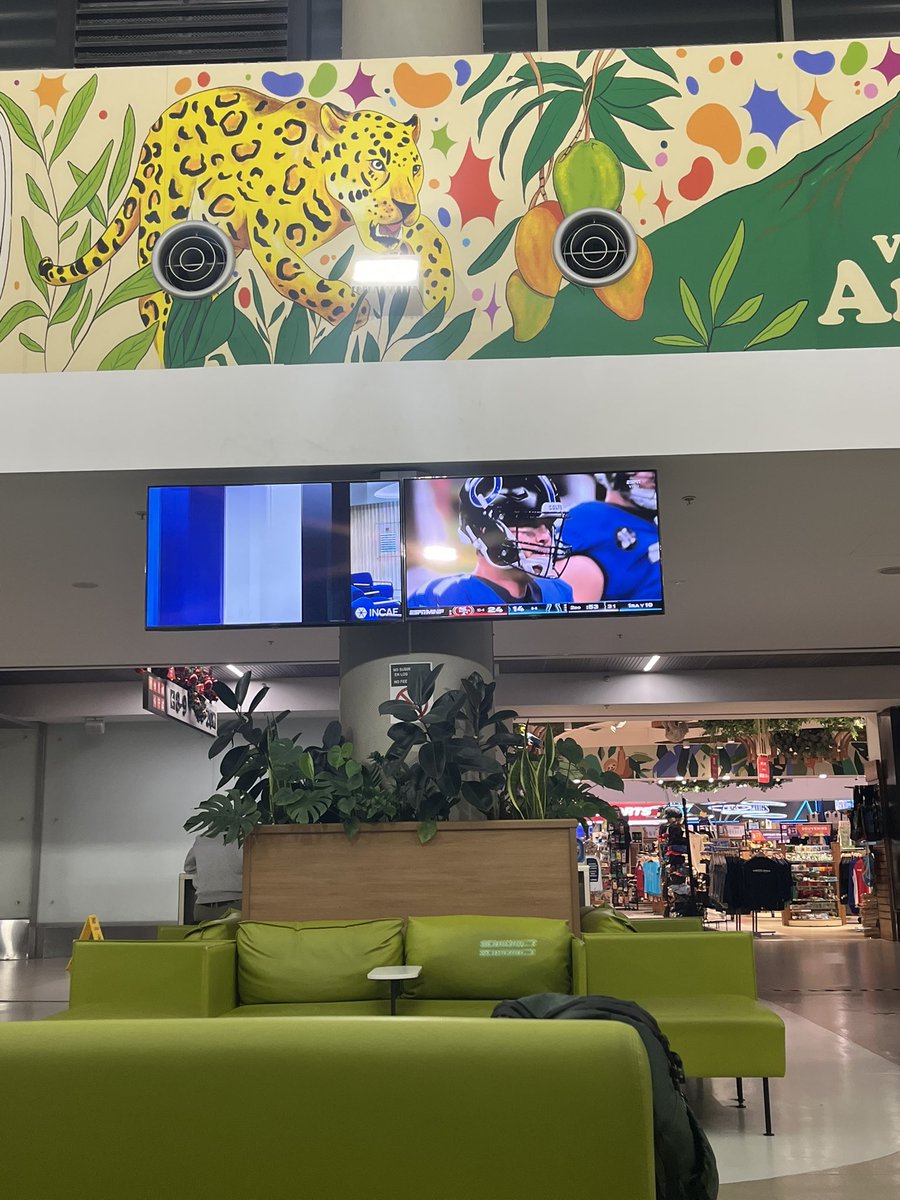 Credit to San José Int’l airport 🇨🇷 for letting me watch the lone Colts primetime game this season 🙌