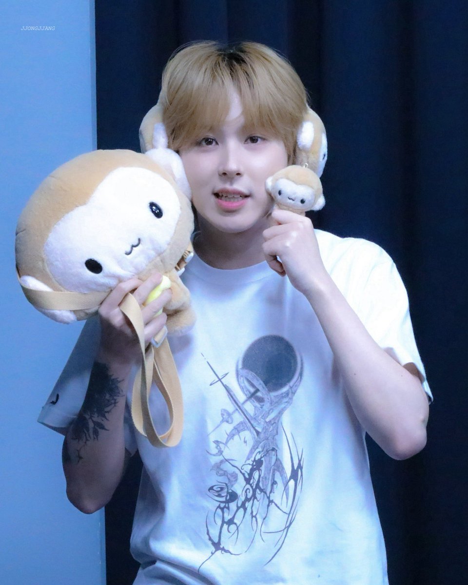 251220 더스타 팬싸 #원위 #기욱
입모양 보고 첨에 뭐라고 하는거야? 했다가
아. 했음

욱.끼.끼🙊🍌