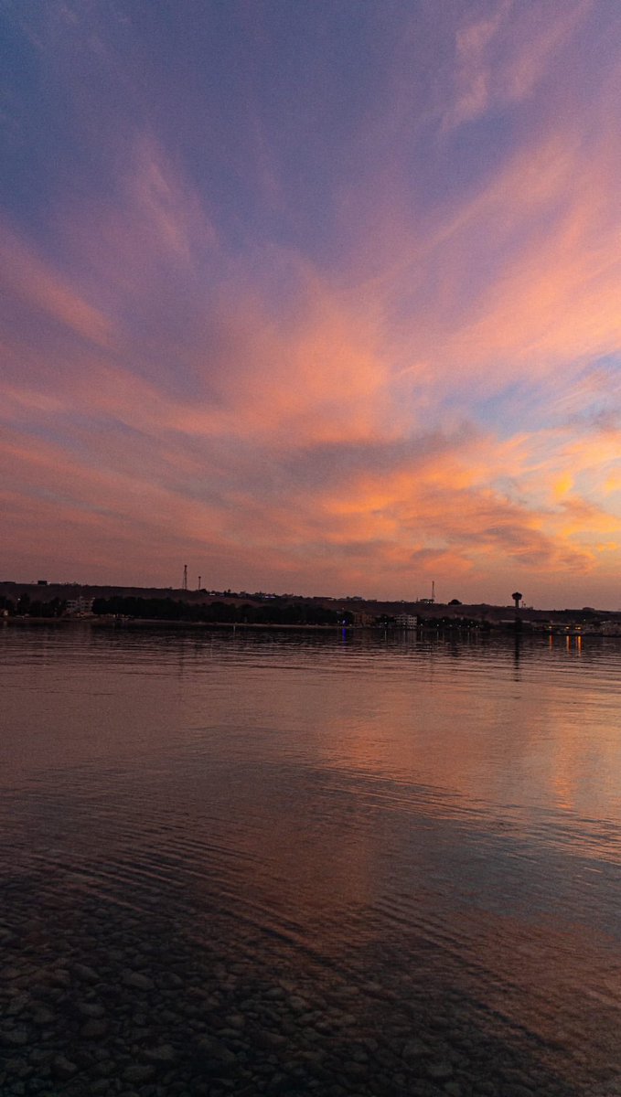 ٠

اللهم #صباح يُشرق معه الفرح وتطمئن به القلوب ....

#صباح_الخير 
#صباح_الهدوووء_وراحة_البال 

.