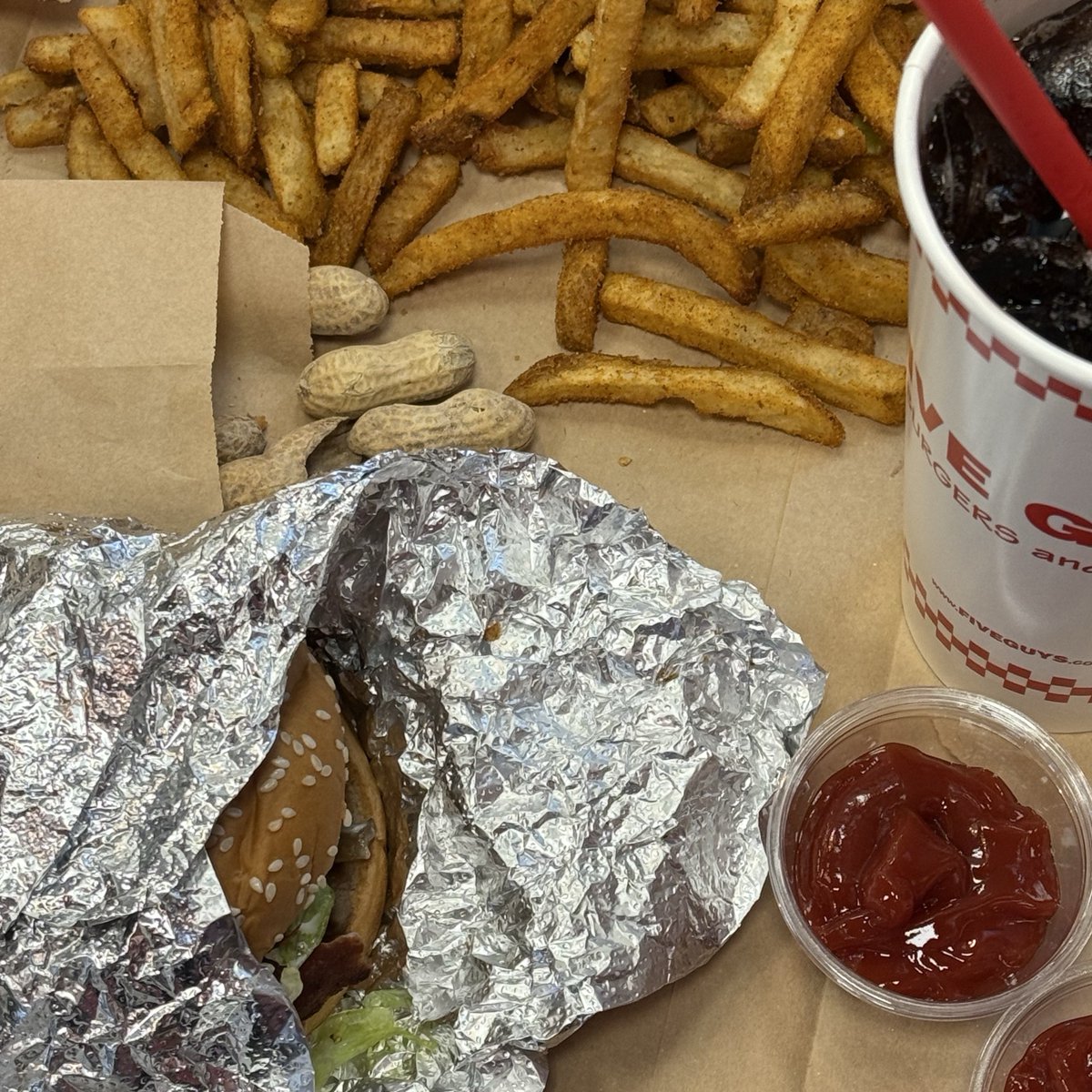 #삐니또와꾸마
햄버거먹어꾸마