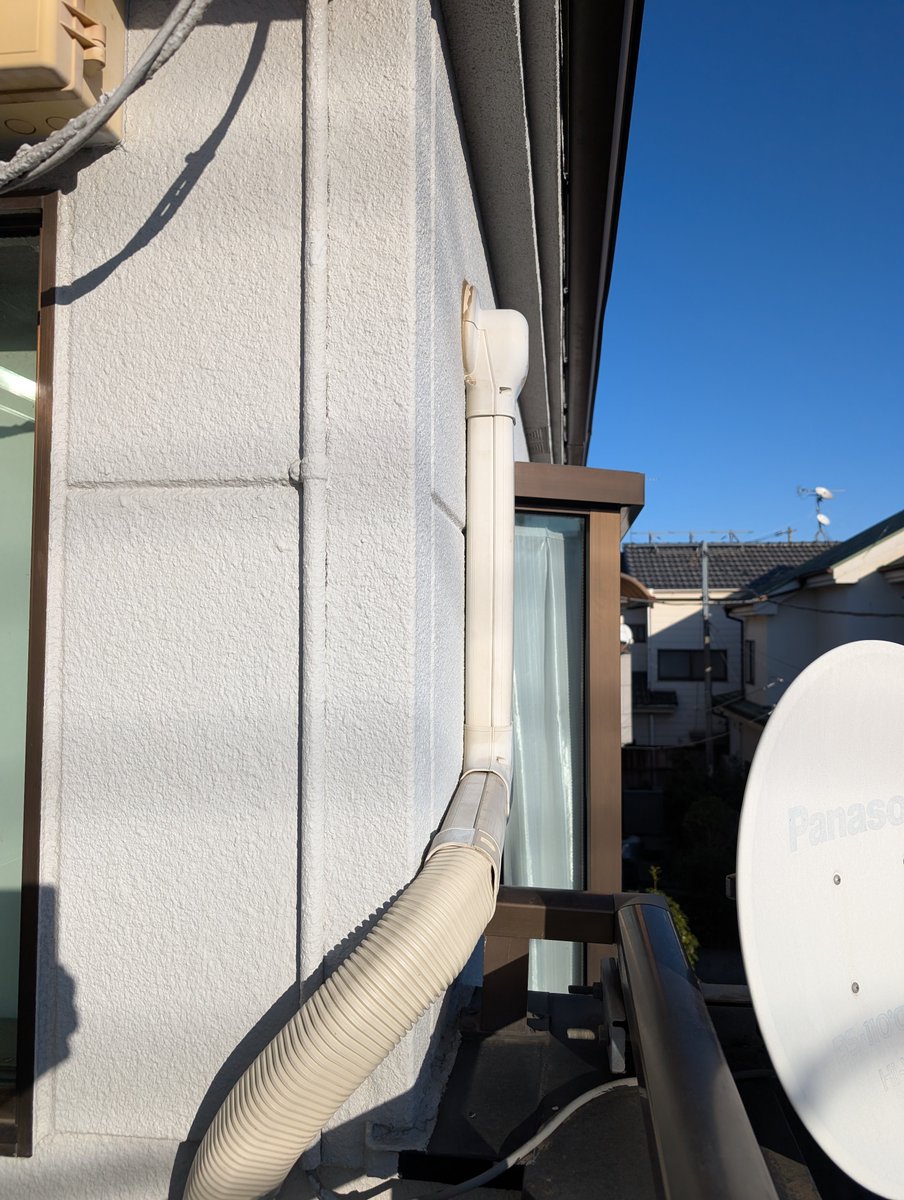 K2tech_AC's tweet image. 先日久々に〝技アリ〟な付け方しましたー！

写真3,4枚目みたいにフレキ使ってもいいんですが、耐候性(耐久性)を考慮してフレキ無し、予算抑えるため曲がり部材も少なめです👍