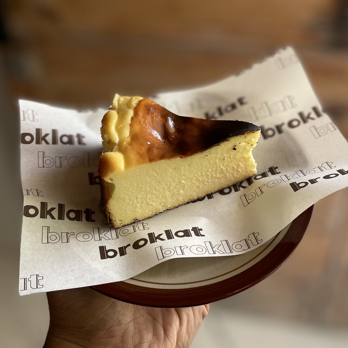 Agak sedikit gosong, tapi ya namanya burnt cheesecake sih, 🫶🏻🫶🏻