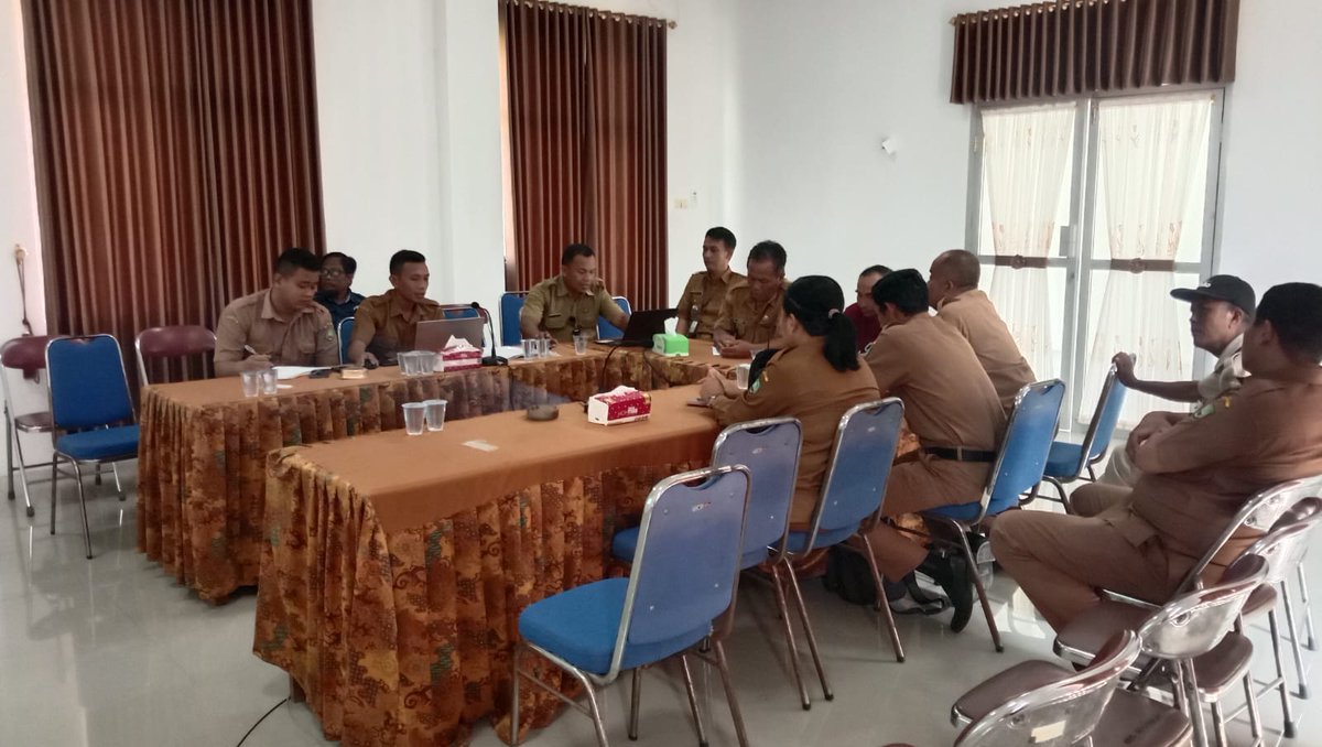 Selasa, 23 Desember 2025.
Dokumentasi Kegiatan Rakor dengan Kepala Desa dan Operator Desa. terkait realisasi program desa.
@ariefrohman838 
<a href="/sri/">Sri Kadimisetty</a>.setyorinii 
<a href="/komang/">I komang</a>.gede.irawadi 
@pemkabblora
