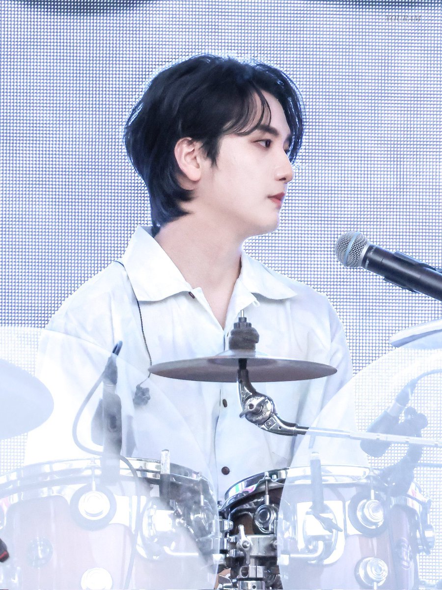 분명 말랑따끈 곰돌이었는데 
냉미남<<<< 이게 되네