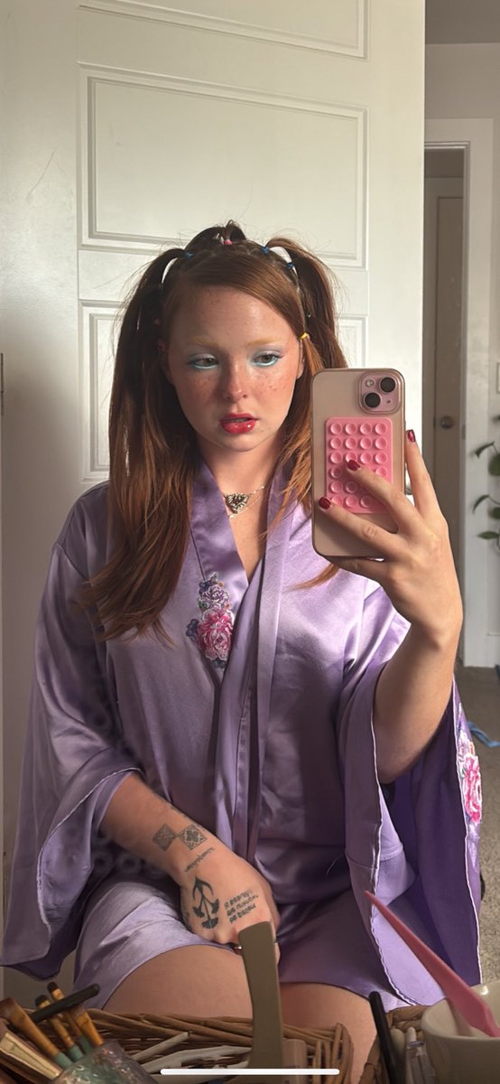 Hazel z tweet media