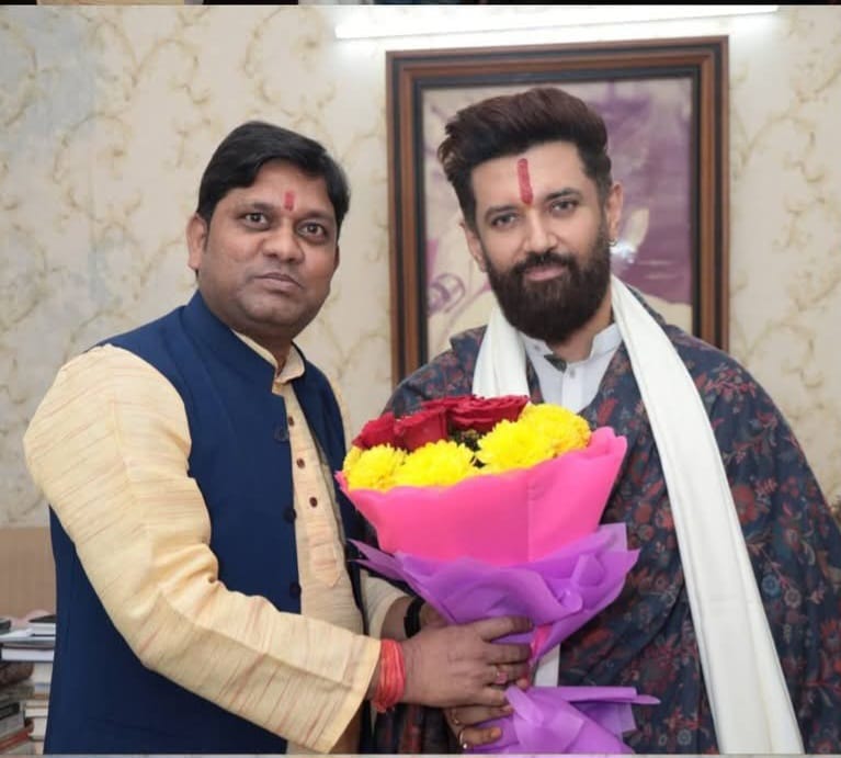 _GaneshLeader's tweet photo. केंद्रीय खाद्य प्रसंस्करण उद्योग मंत्री और हाजीपुर सांसद आदरणीय चिराग पासवान जी से कल उनके दिल्ली स्थित आवास पर शिष्टाचार मुलाकात की। Chirag Paswan #Minister #Delhi #fbreelsfypシ゚ #viralpost #foryouシ #nonfollowersandviewers https://t.co/snJzMRWtGW