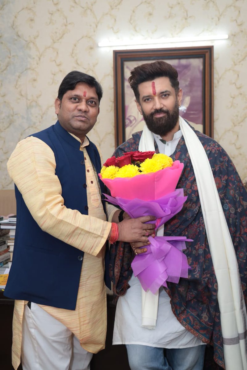 _GaneshLeader's tweet photo. केंद्रीय खाद्य प्रसंस्करण उद्योग मंत्री और हाजीपुर सांसद आदरणीय चिराग पासवान जी से कल उनके दिल्ली स्थित आवास पर शिष्टाचार मुलाकात की। Chirag Paswan #Minister #Delhi #fbreelsfypシ゚ #viralpost #foryouシ #nonfollowersandviewers https://t.co/snJzMRWtGW