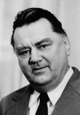 DorotaKania2's tweet image. 23 grudnia 1991 został
Powołany pierwszy niekomunistyczny rząd RP na czele którego stanął premier Jan Olszewski. Ministrem spraw wewnętrznych został Antoni Macierewcz a szefem Urzędu Ochrony Państwa - Piotr Naimski