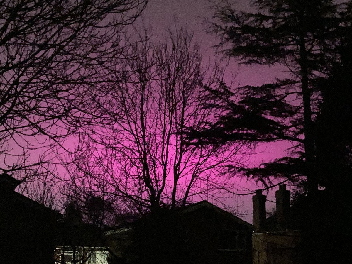 OlgaP14's tweet photo. Getting brighter as time passes #auroraborealis #northengland https://t.co/urh4eZPUCk