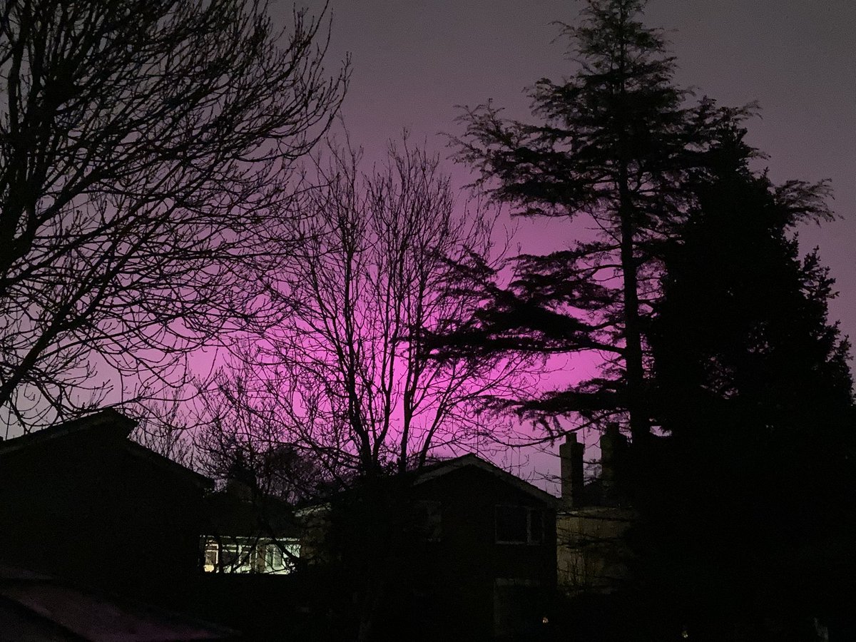 OlgaP14's tweet photo. Getting brighter as time passes #auroraborealis #northengland https://t.co/urh4eZPUCk