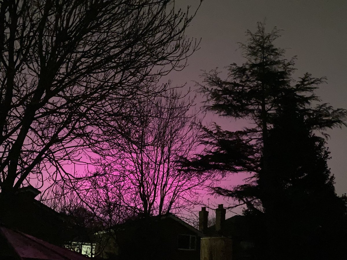OlgaP14's tweet photo. Getting brighter as time passes #auroraborealis #northengland https://t.co/urh4eZPUCk