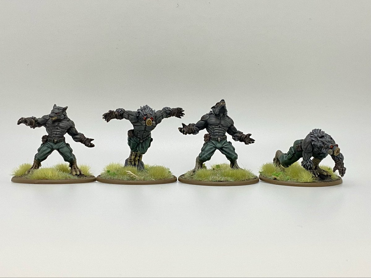 Two more Schreckwulfen join the pack! Might have the pack done and possibly even the Volksgrenadiers before I get new minis. A pretty good start for Konflikt 47.

#miniaturespainting #Konflikt47