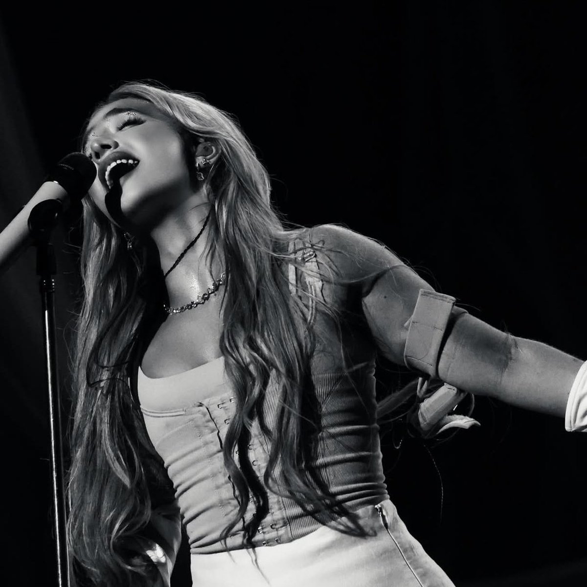 oopsnmo's tweet image. tomi raimon siempre sirviendo