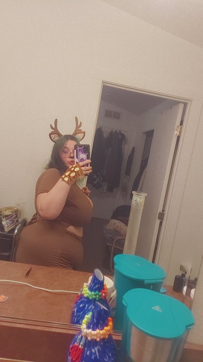 Aphradite707's tweet photo. Tis the season 🦌 🎄 https://t.co/oA9m5KnCtO