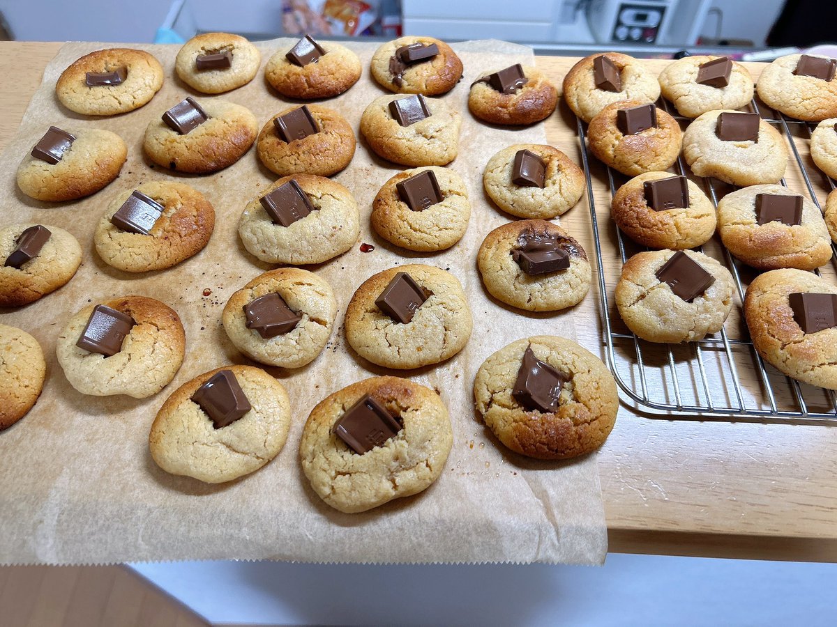 ghost___tea's tweet image. Peanut butter 🥰

Realized Hershey kisses suck so I used Meiji 👍