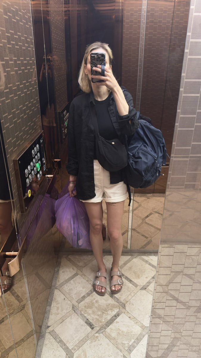 notmenomy's tweet photo. почти весь год чисто хроники жизни в лифте https://t.co/77FK2tsDHr