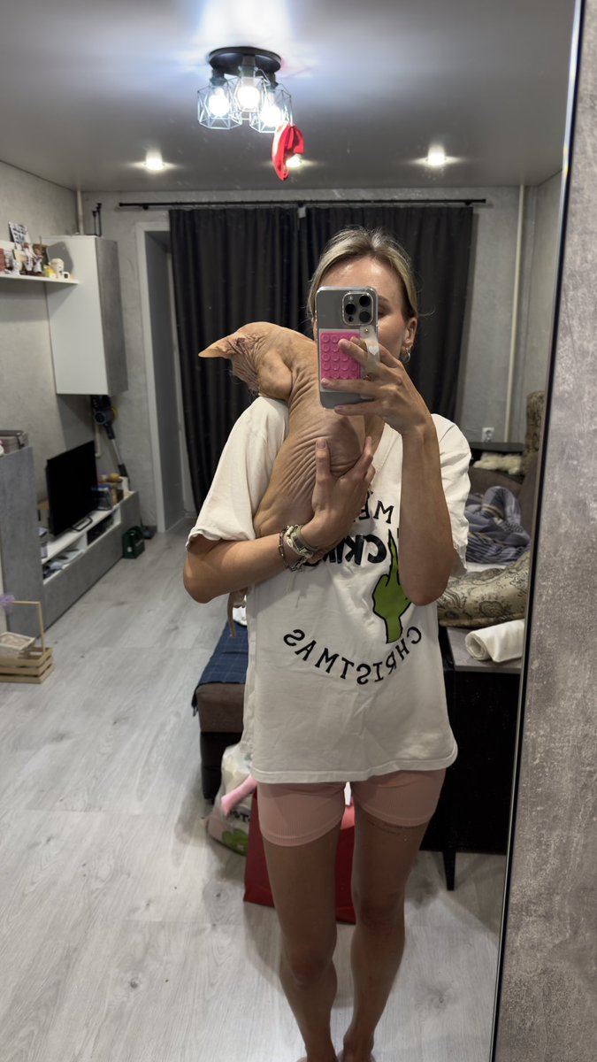 notmenomy's tweet photo. почти весь год чисто хроники жизни в лифте https://t.co/77FK2tsDHr