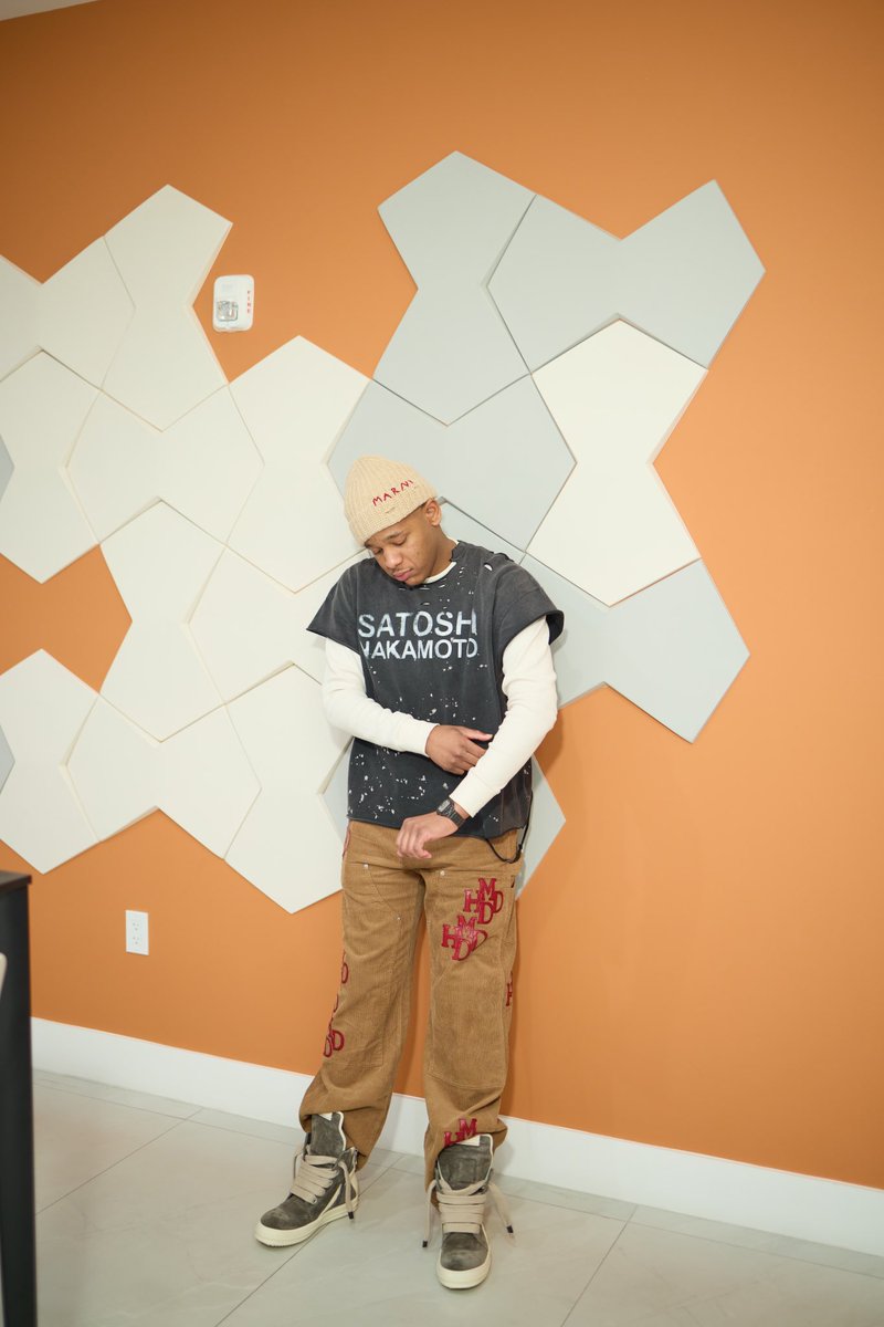 Capps13th's tweet image. Bi*ch This For My Brothers Up In Jail, And They Can’t See Me LongLiveDaGuys🕊️❤️