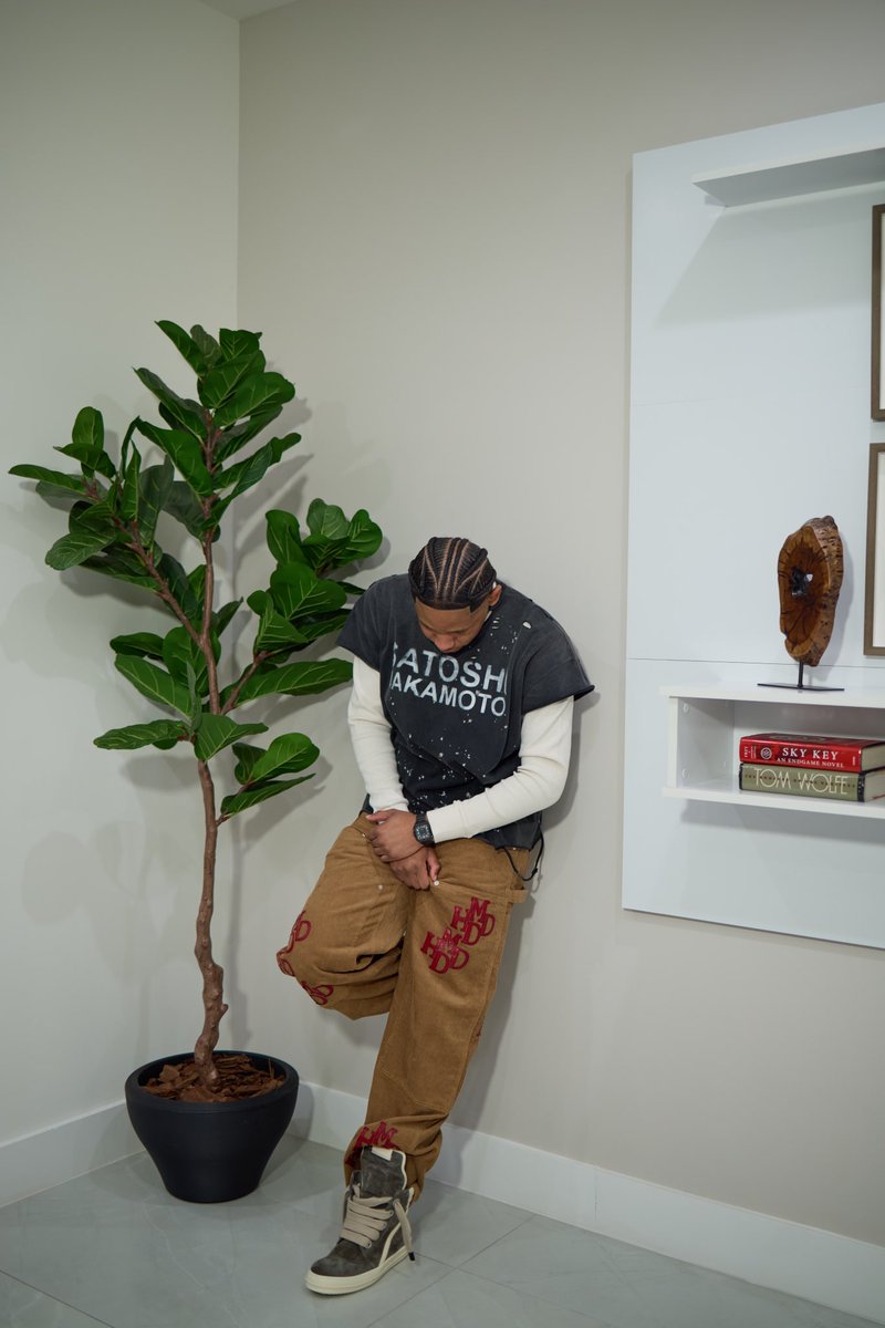 Capps13th's tweet image. Bi*ch This For My Brothers Up In Jail, And They Can’t See Me LongLiveDaGuys🕊️❤️