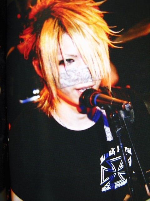 vill_alt's tweet photo. is it weird to say i love Reita's teeth https://t.co/kRIIhfVCBs