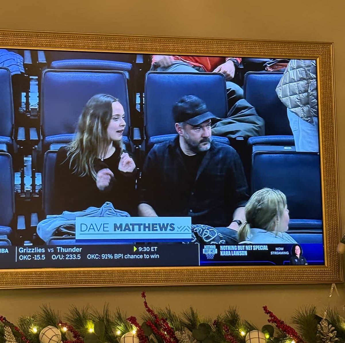 DMBGorgeCrew's tweet image. Dave Matthews at tonight’s UVA Basketball game! 

📷 _rohanagarwal__(ig)

#dmb #davematthewsband #davematthews #dmbgorgecrew #dmbgc