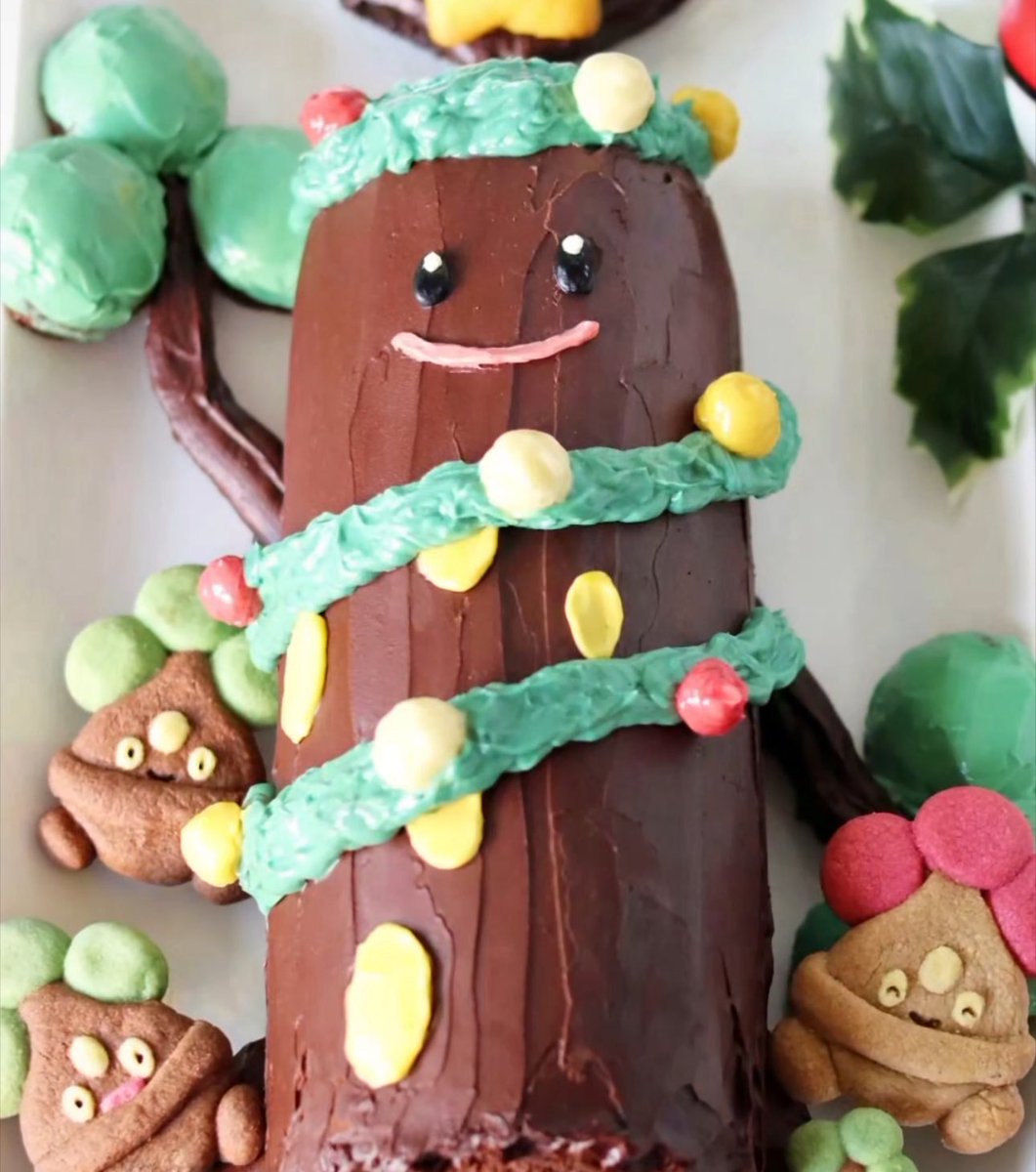 mischieviousms's tweet image. I made a Yule log! Had to include a Pokemon theme! 

(( photo credit: instagram.com/reel/DSkvrIPER… ))