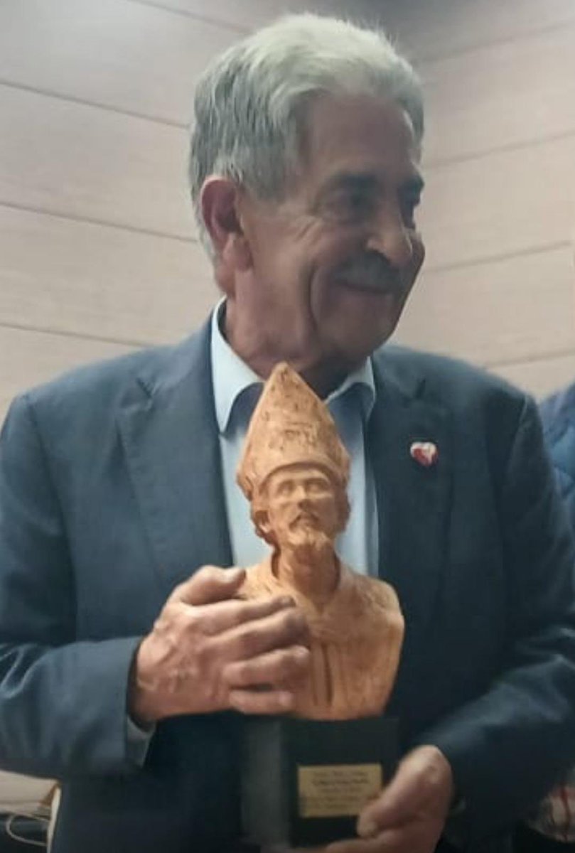 OrigenAsociaCTG's tweet image. El Sr. Revilla nos ha traido la ilusión, la alegria, el empuje para ayudarnos en la necesaria reconstrucción de la Catedral de Cartagena que es la única tras la guerra civil no reconstruida. Revilla es una persona de palabra, de honor y de los que ya casi no quedan. Ha venido…