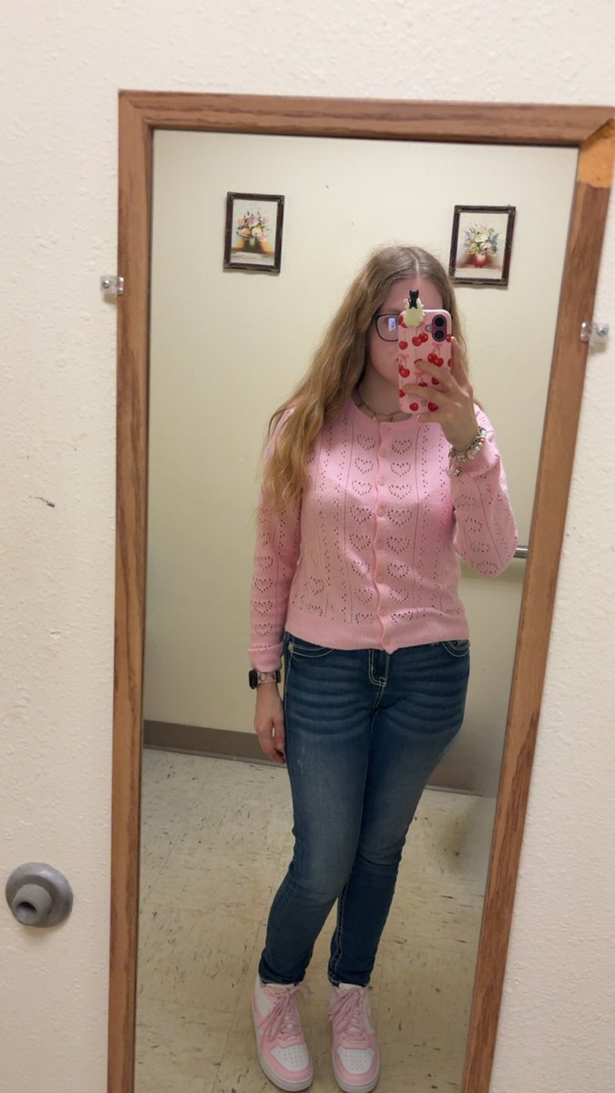 nuclearbby's tweet image. you ask for the manager and this walks out 😀