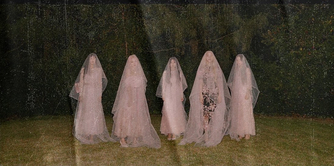 redfl4vour's tweet image. happy 6th anniversary to red velvet's beautiful &amp;amp; haunting, psycho.