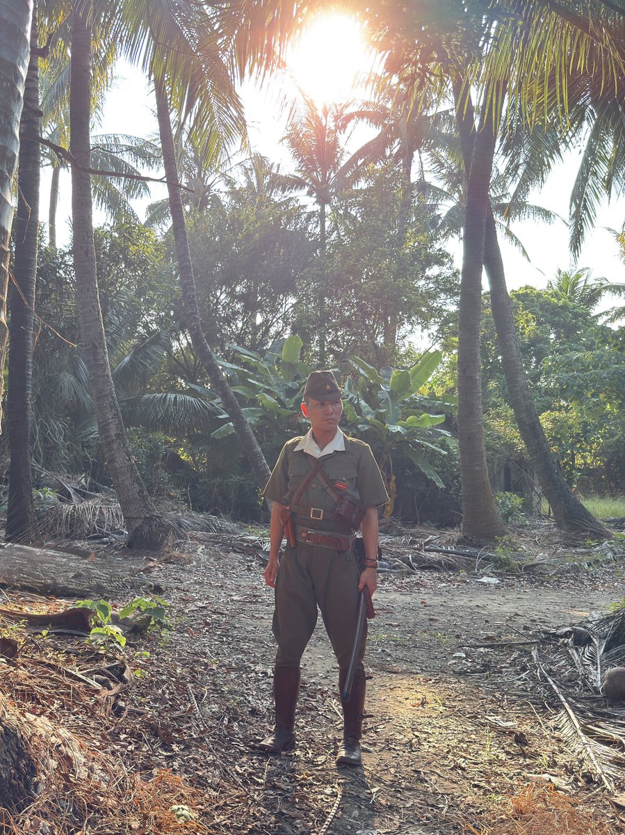 日本陸軍 南方戦線において 防暑用半袖シャツを着用した将校 三式(昭十