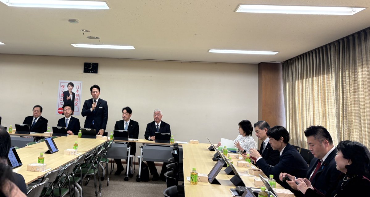 おはようございます🌞
国会は閉会しましたが、自民党内では部会がいくつも開催されています。

国防部会•安全保障調査会合同会議に出席。防衛力抜本的強化の進捗と予算について、色々な意見が飛びました。
人的基盤については、募集や女性自衛官の環境改善や異動まで幅広く話しがありました。